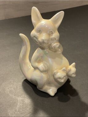 Ceramic Kangaroo Figurine for Décor - Iridescent Cream